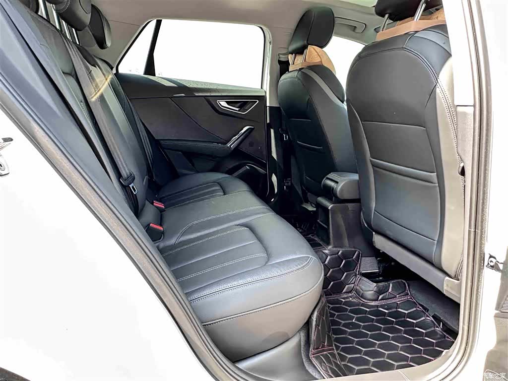 Audi Q2L, 2024 7
