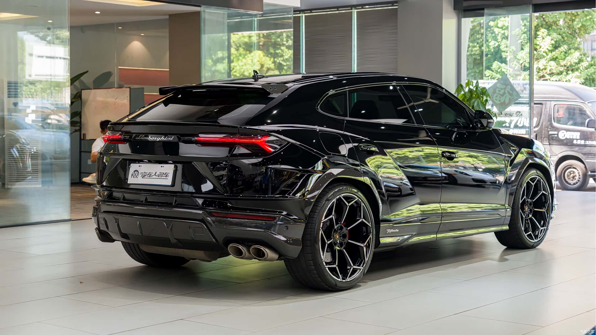 Lamborghini Urus, 2023 19