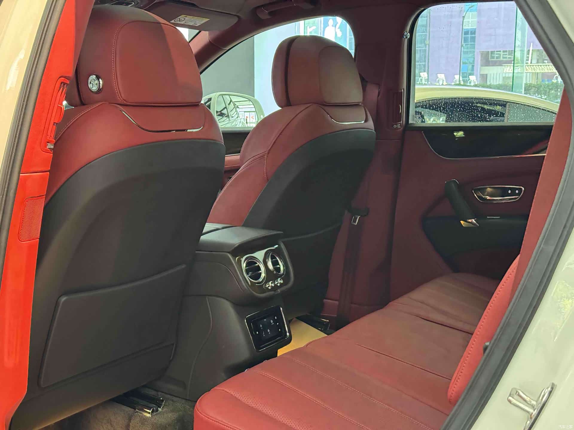 Bentley Bentayga, 2018 16