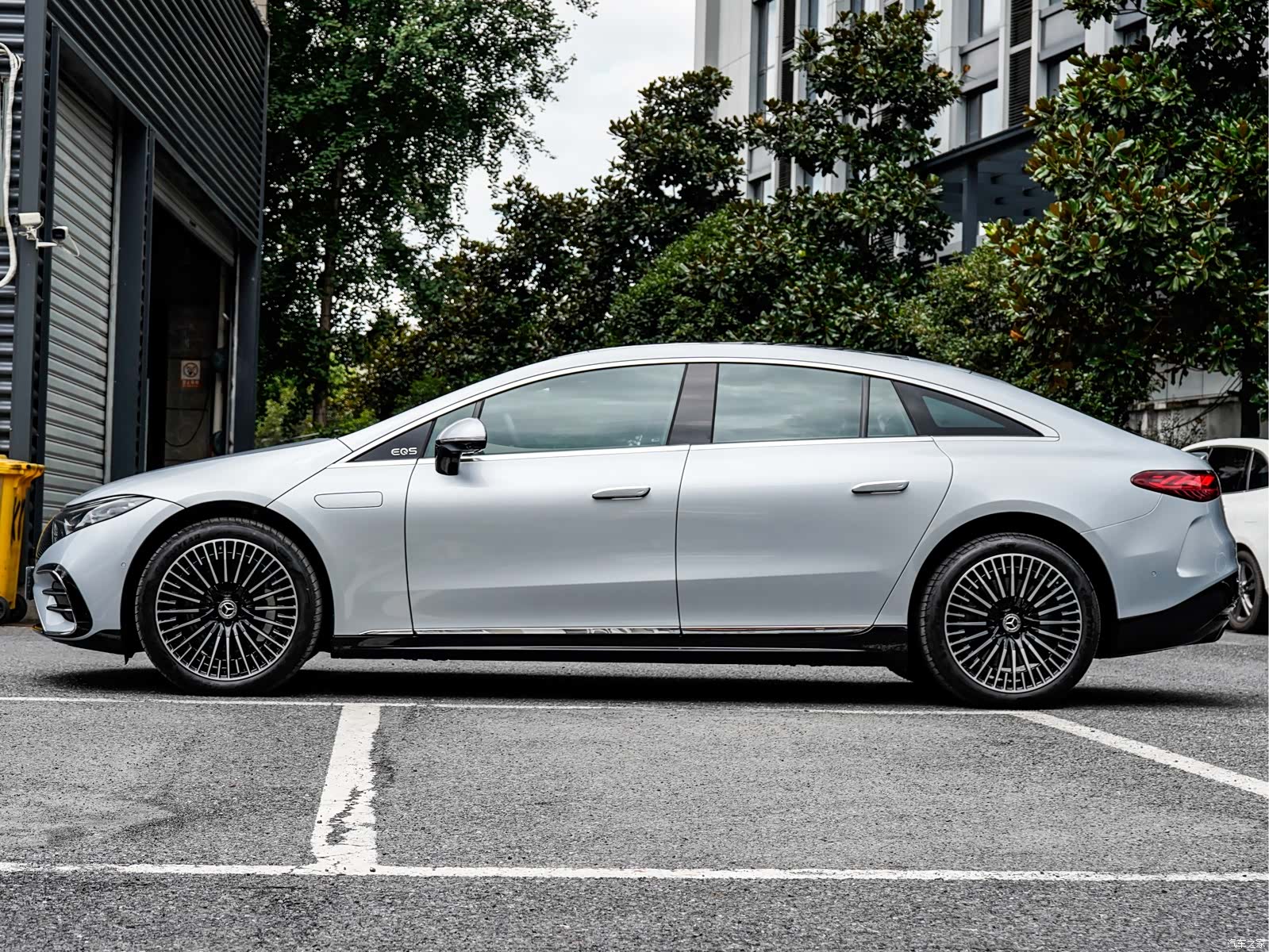 Mercedes-Benz EQS, 2024 3
