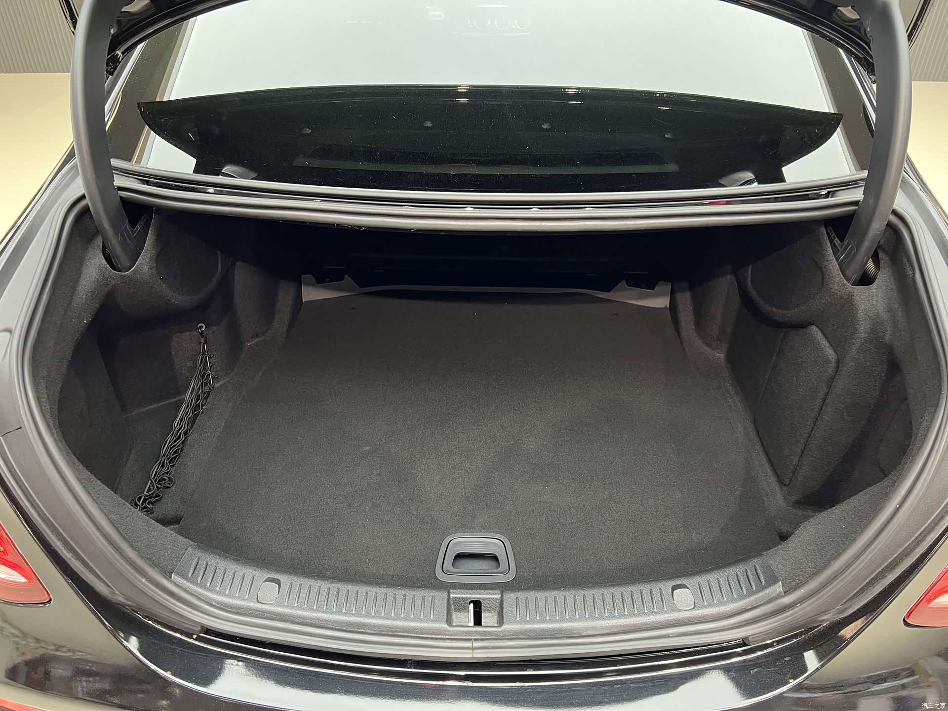 Mercedes-Benz E-Class, 2019 15