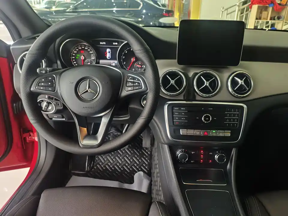 Mercedes-Benz CLA