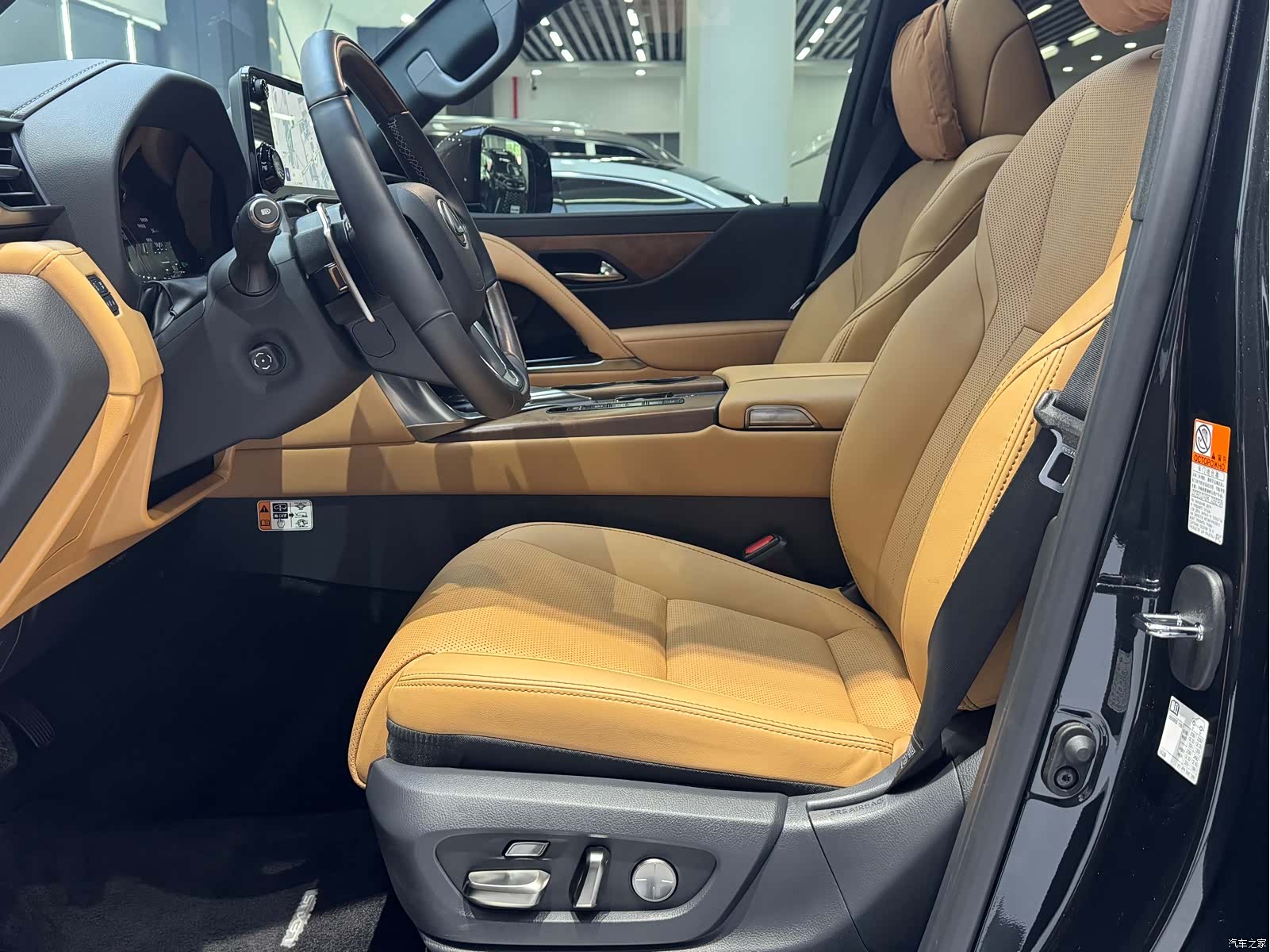 Lexus LX, 2025 14