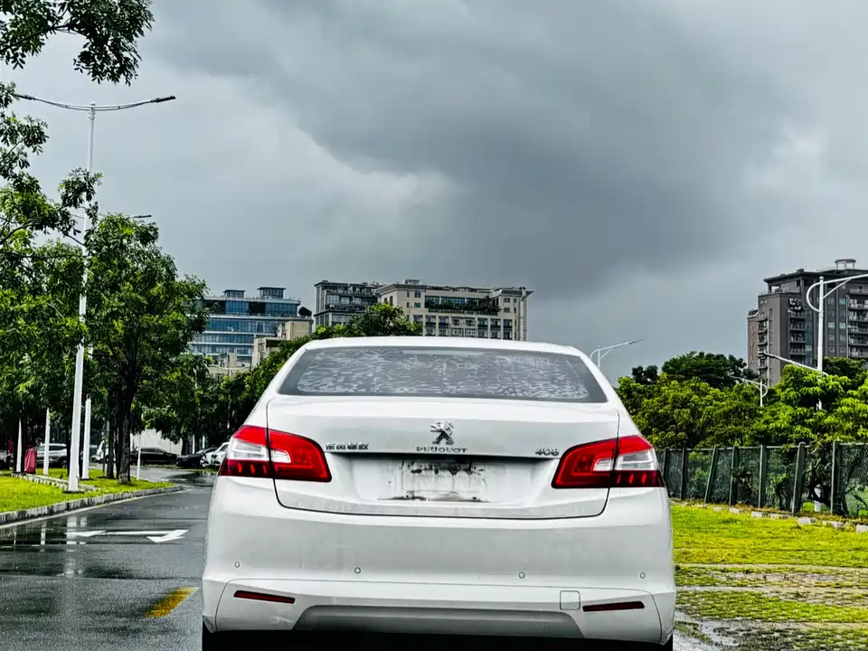 Peugeot 408