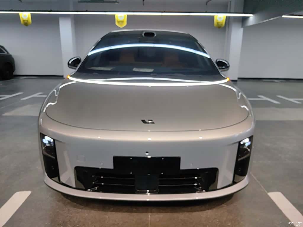 Li Auto i8, 2025 3