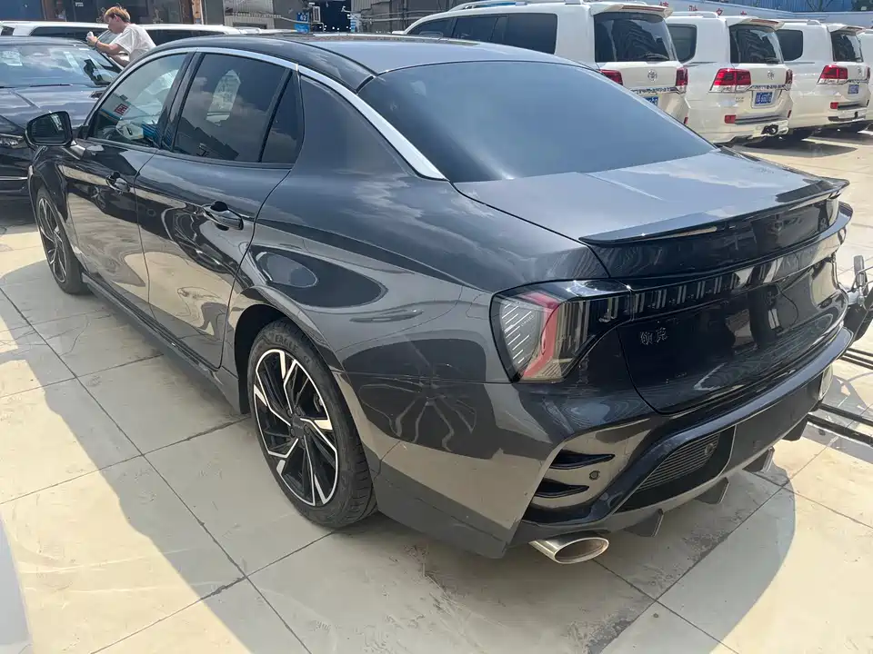 Lynk & Co 03