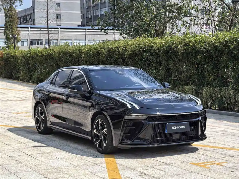 Lynk & Co 03