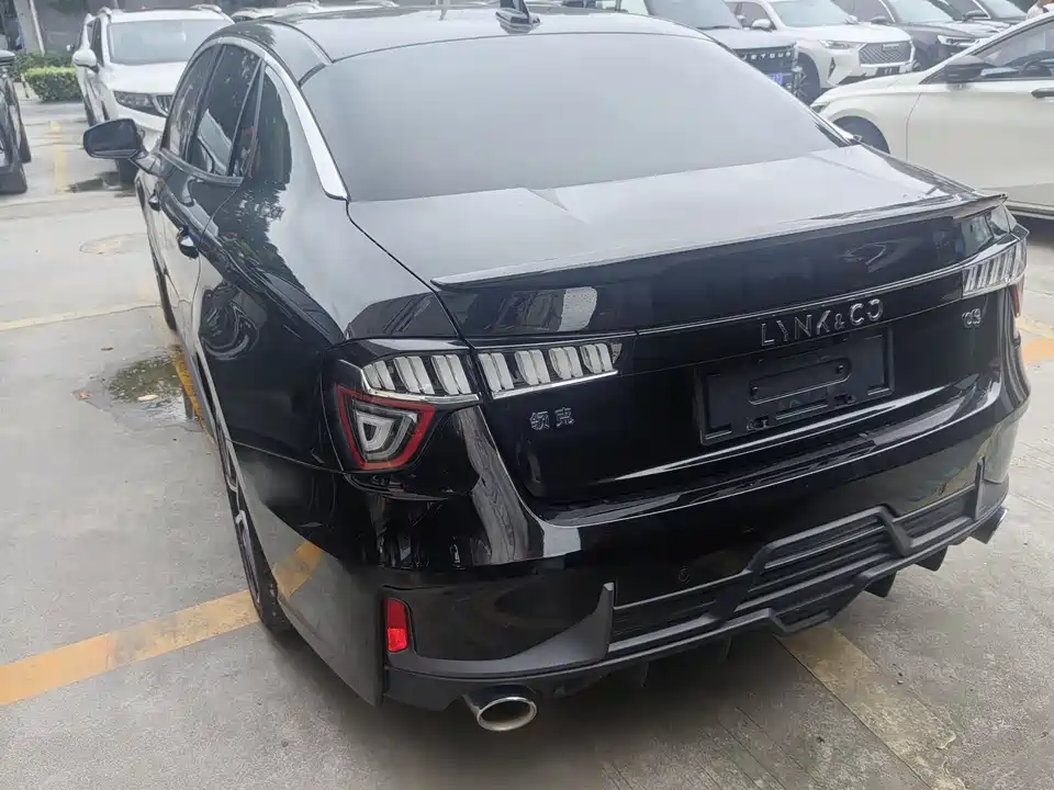 Lynk & Co 03