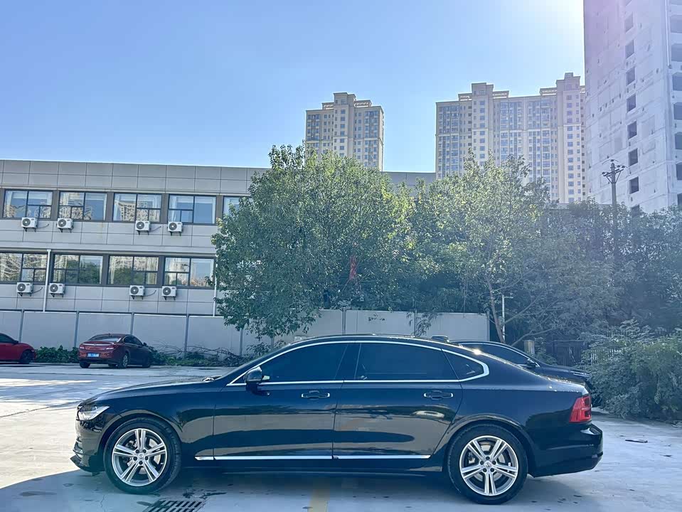 Volvo S90