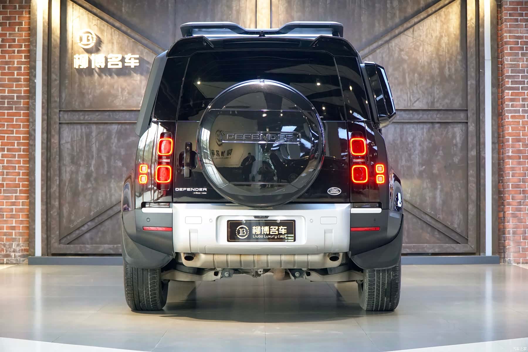 Land Rover Defender, 2022 3