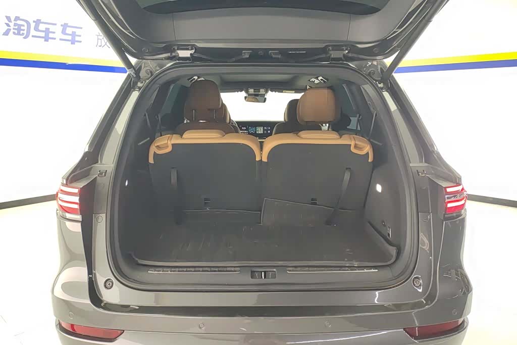 Li Auto ONE, 2023 4