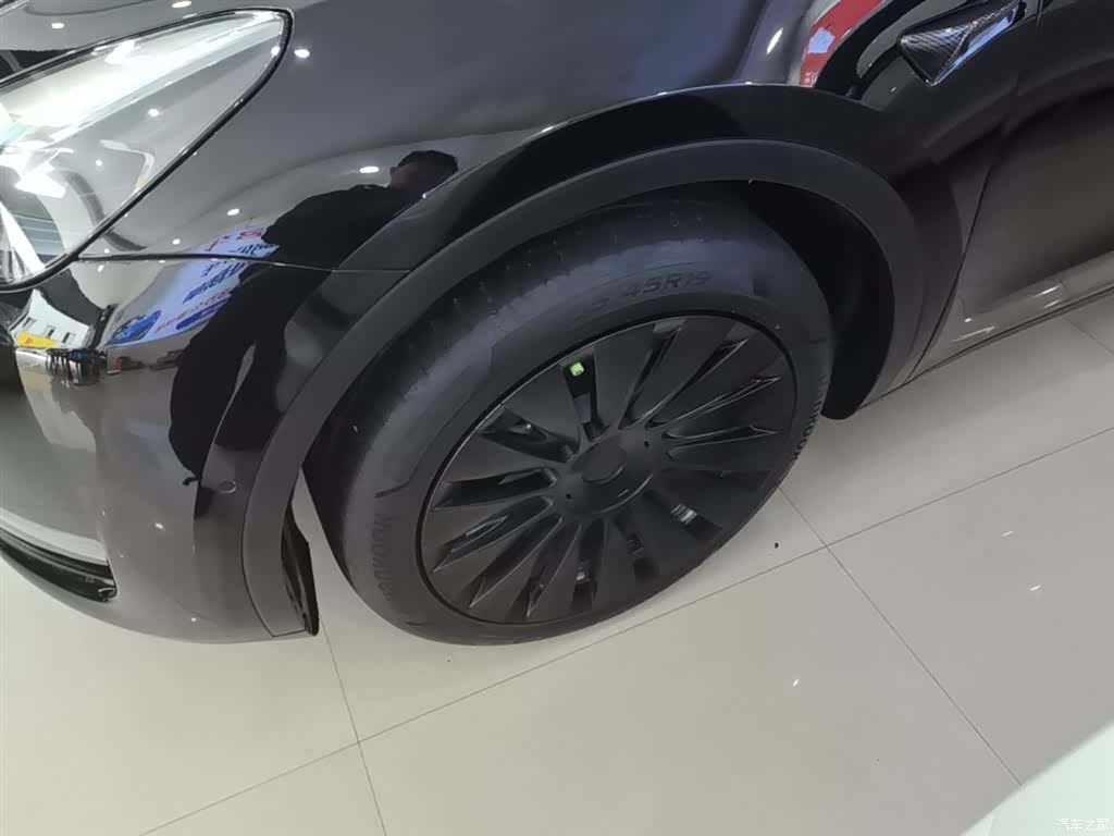 Tesla Model Y, 2023 23
