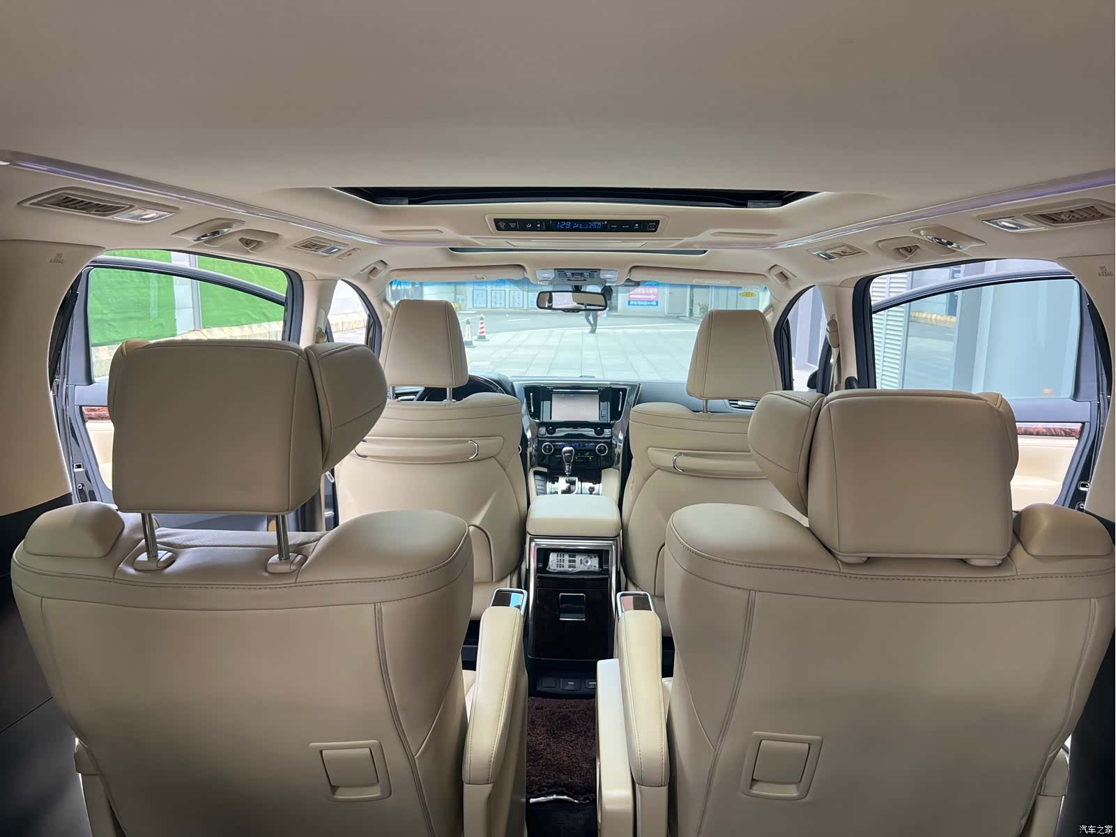 Toyota Alphard, 2018 20