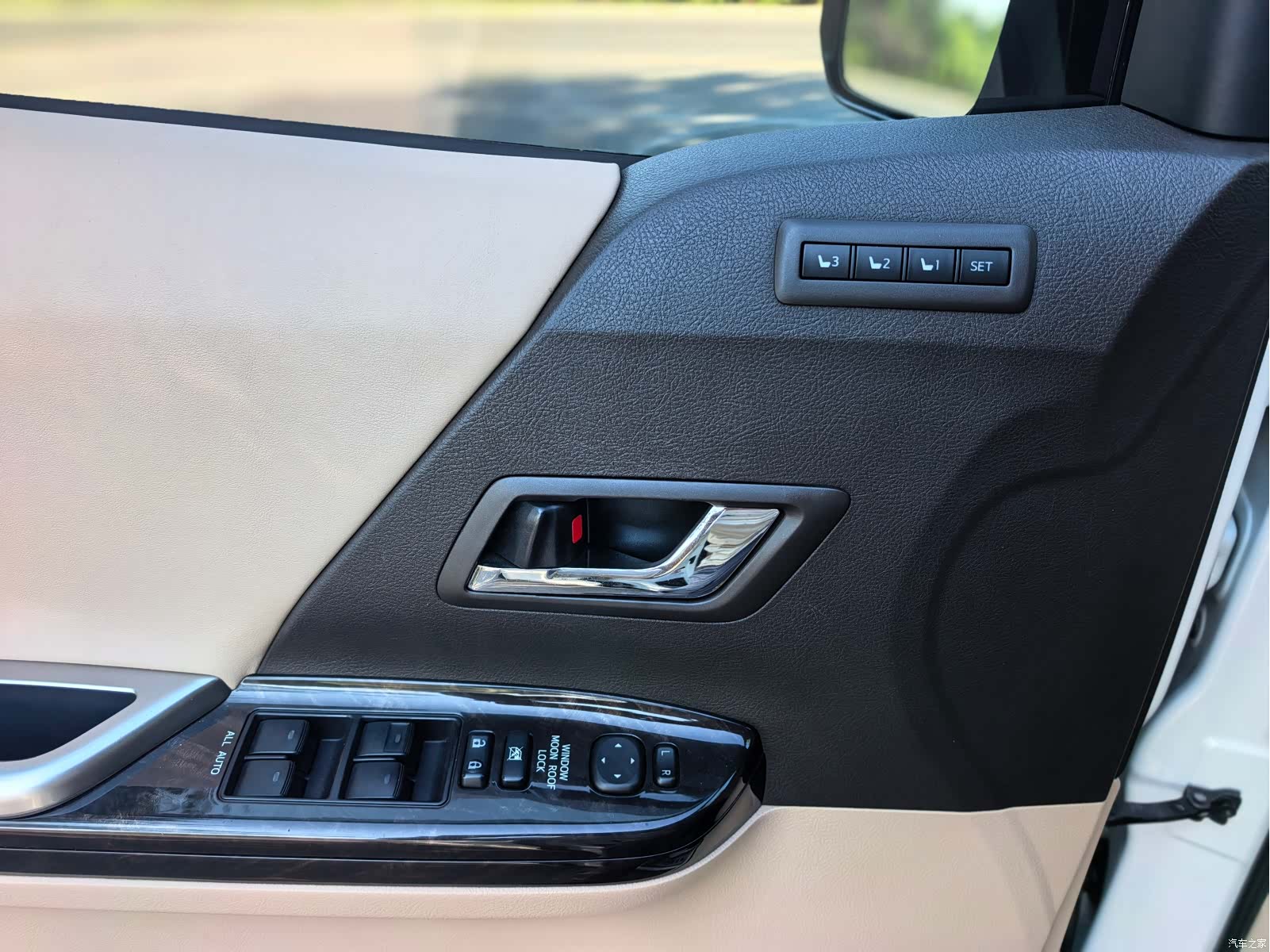 Toyota Alphard, 2016 11