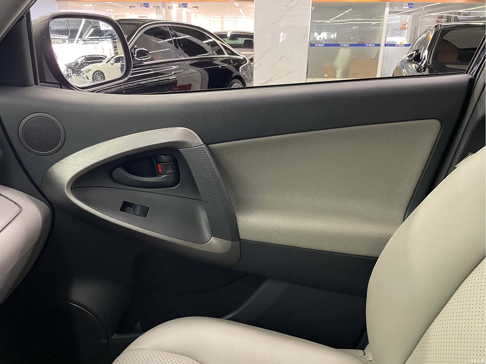 Toyota RAV4, 2011 23
