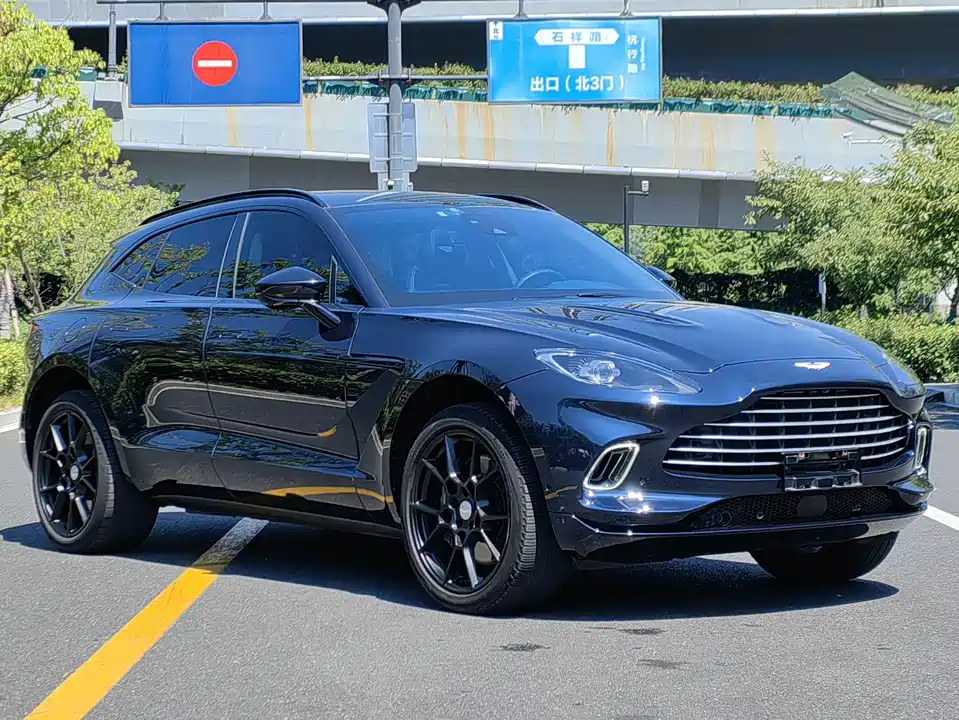 Aston Martin DBX Aston Martin DBX