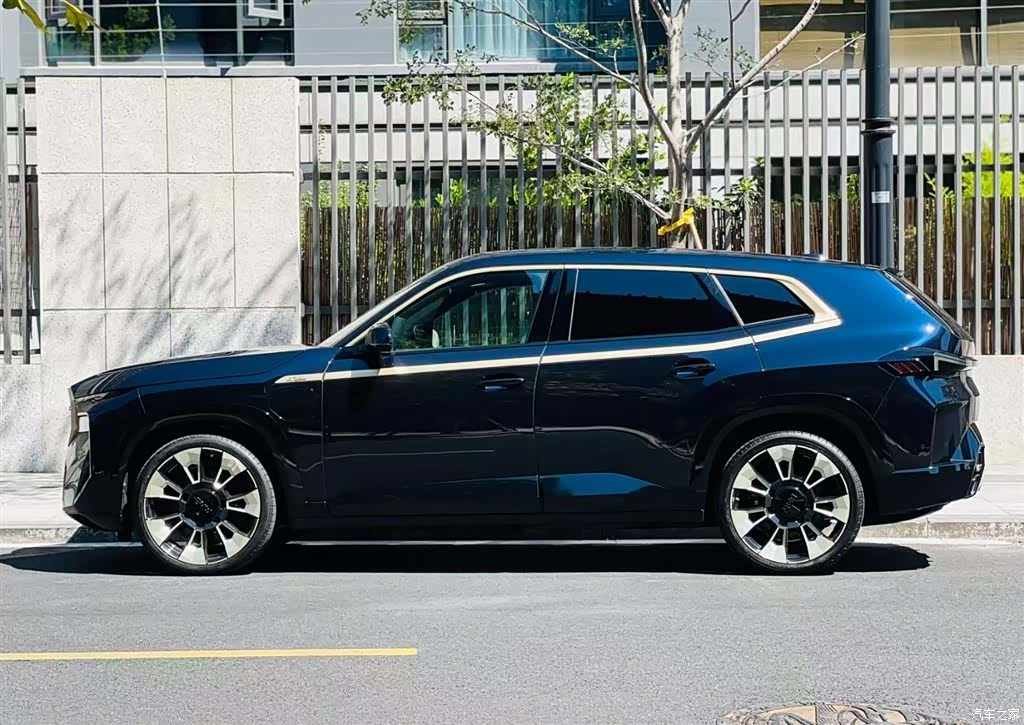 BMW XM, 2025 2