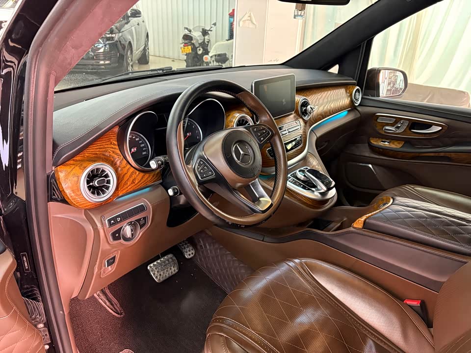 Mercedes-Benz V-class