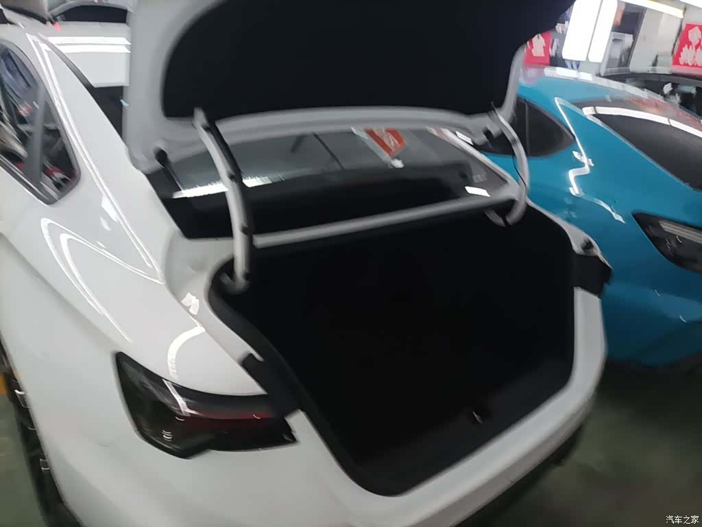 Geely Binray, 2022 19