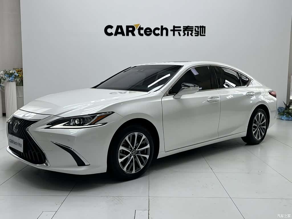Lexus ES, 2024 1