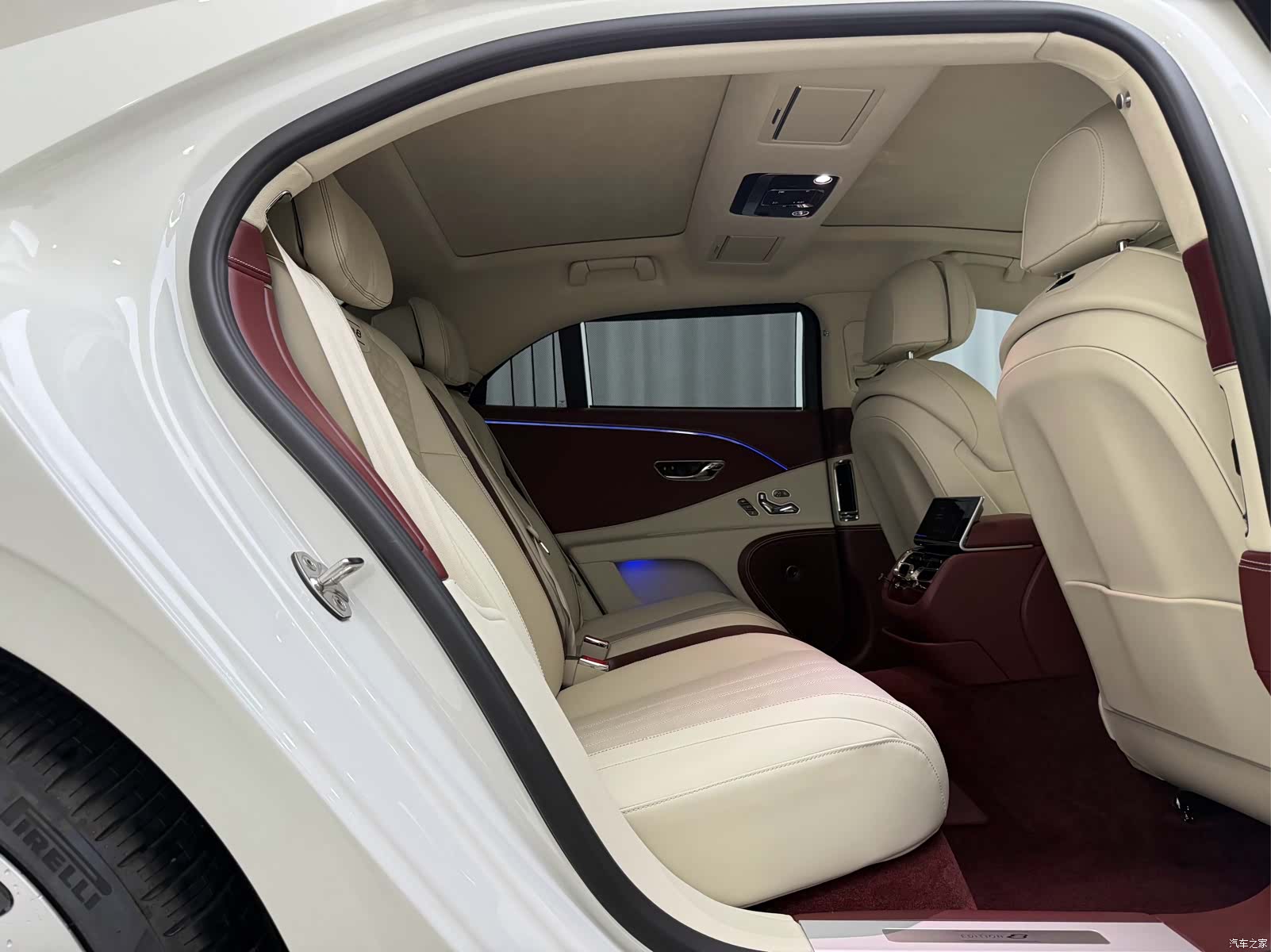 Bentley Flying Spur, 2024 14