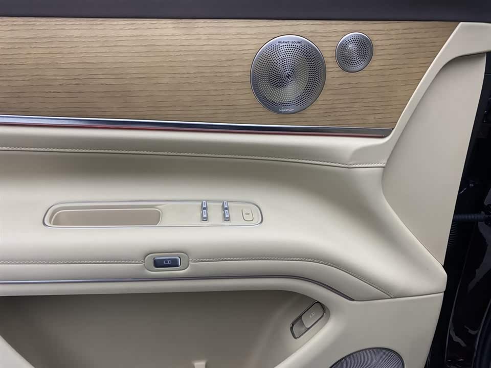 AITO Ask the world M9