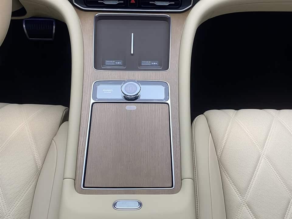 AITO Ask the world M9