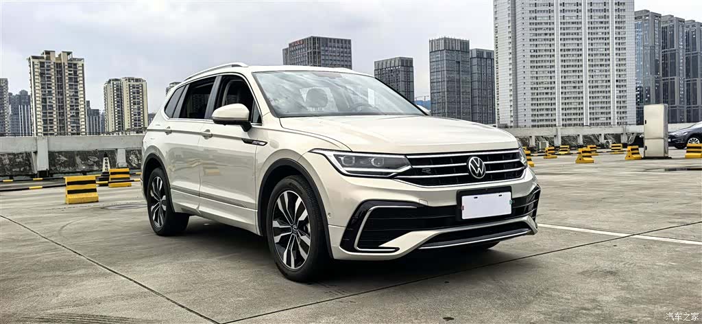 Volkswagen Tiguan L, 2022 1