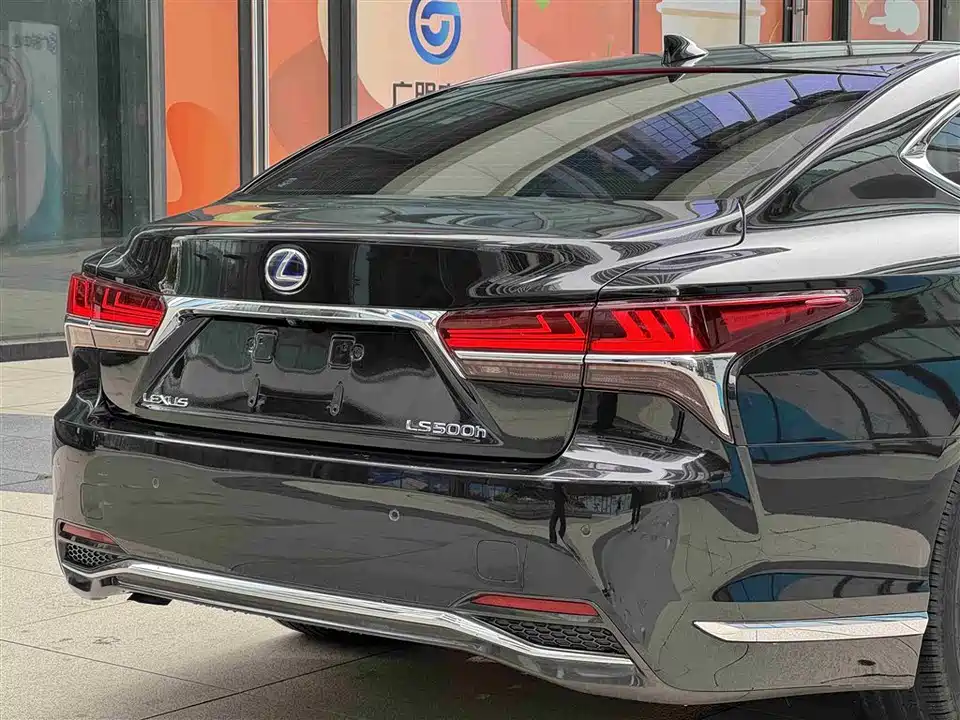 Lexus LS
