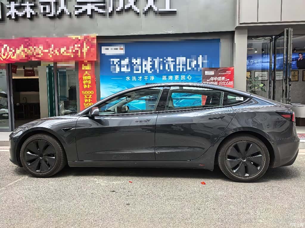 Tesla Model 3, 2025 7