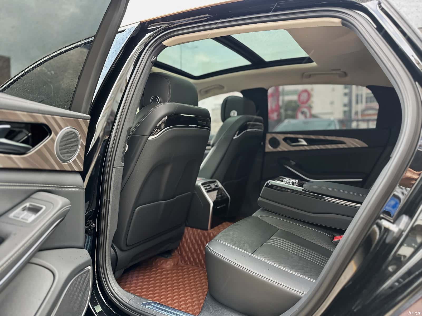 Hongqi H9, 2022 12