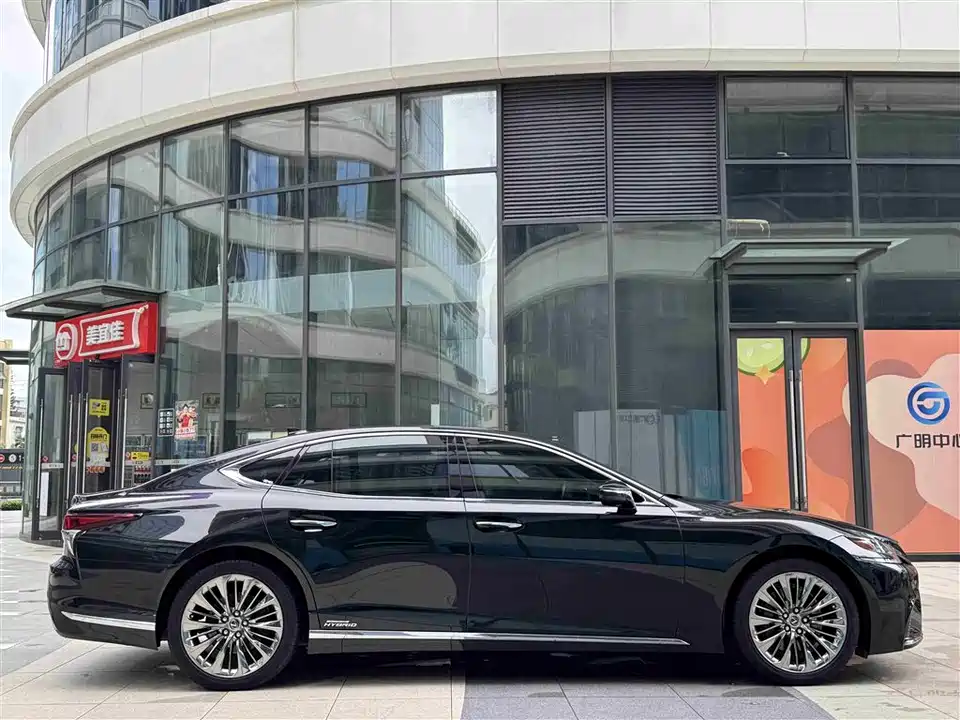 Lexus LS