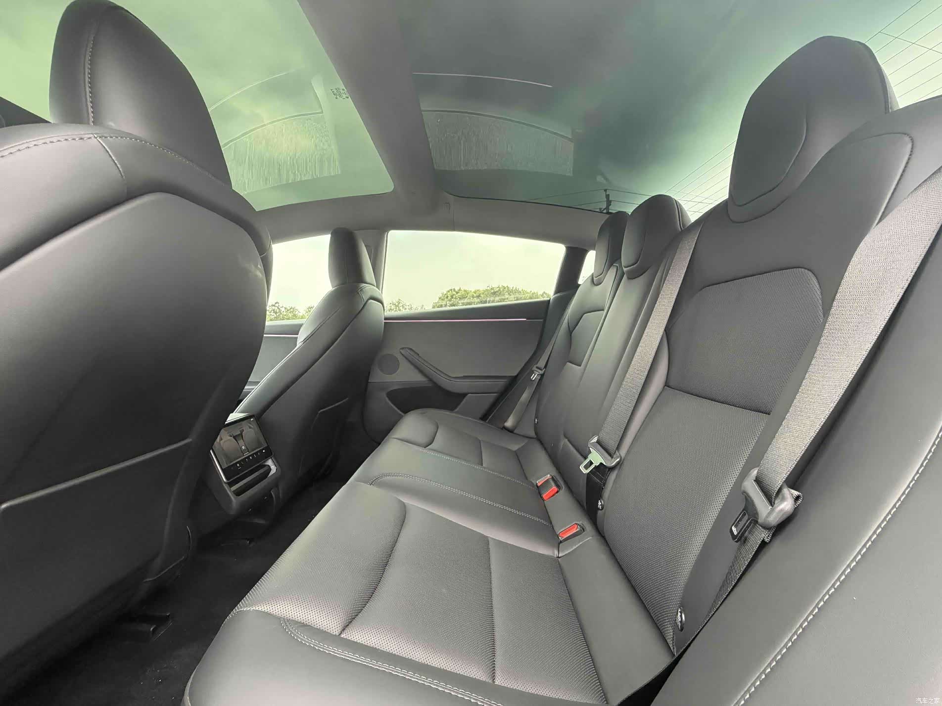 Tesla Model 3, 2025 6