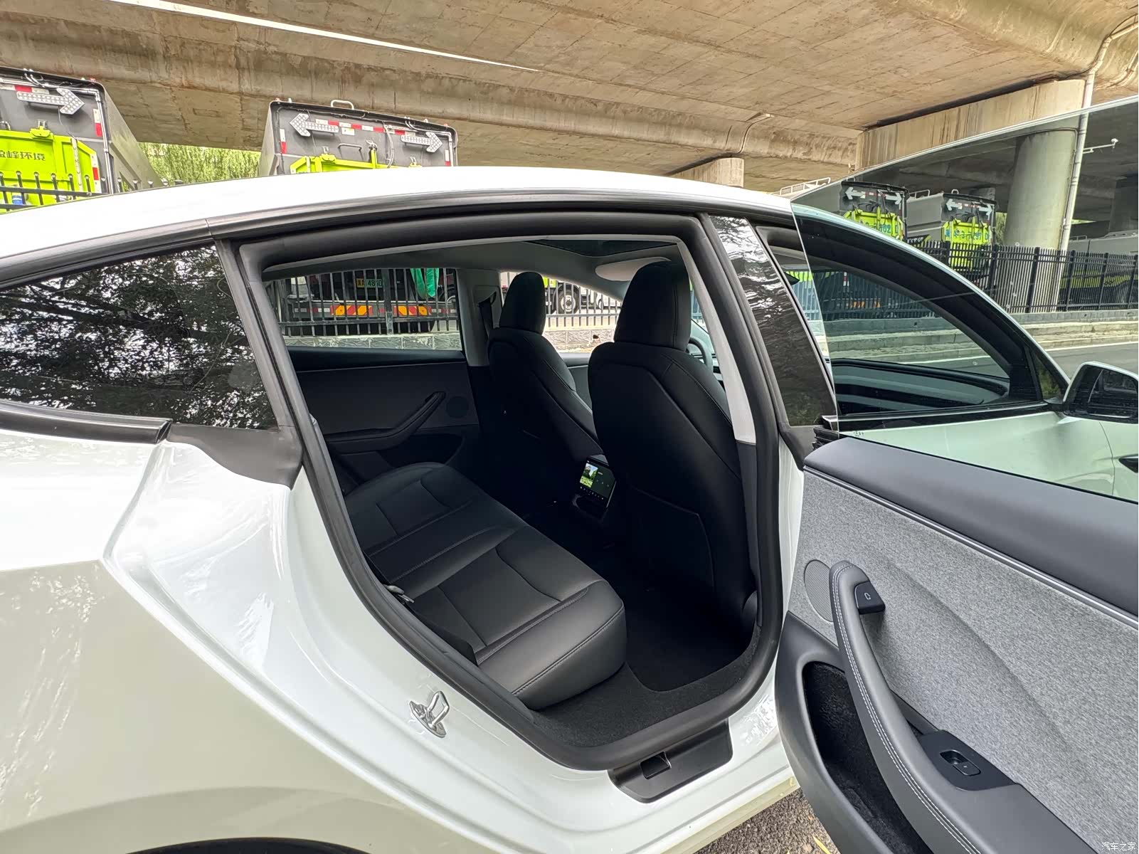 Tesla Model 3, 2025 11