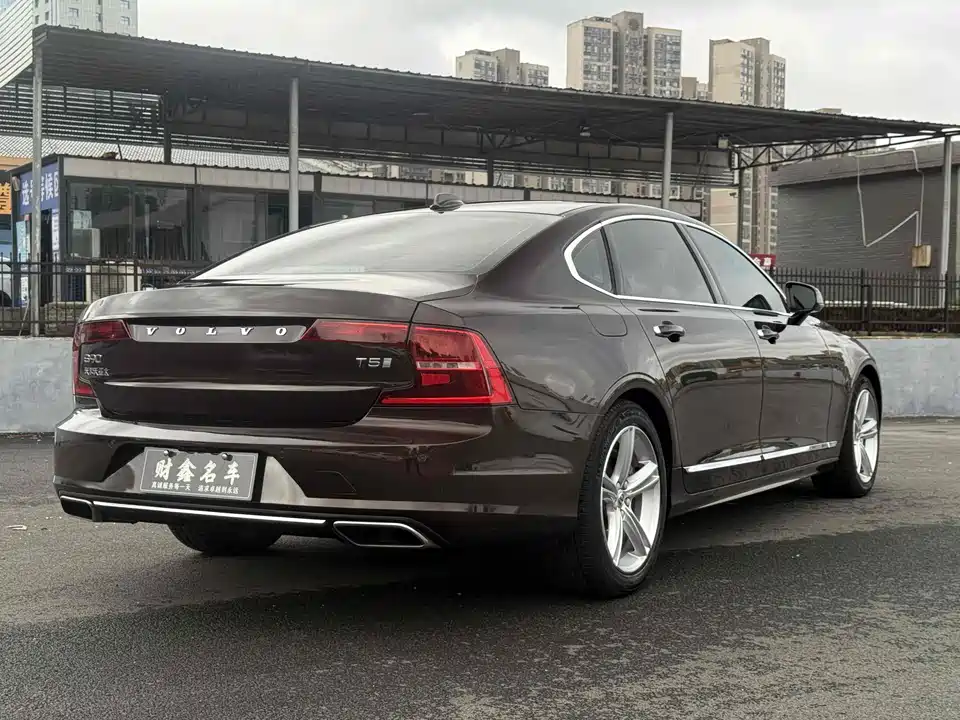 Volvo S90