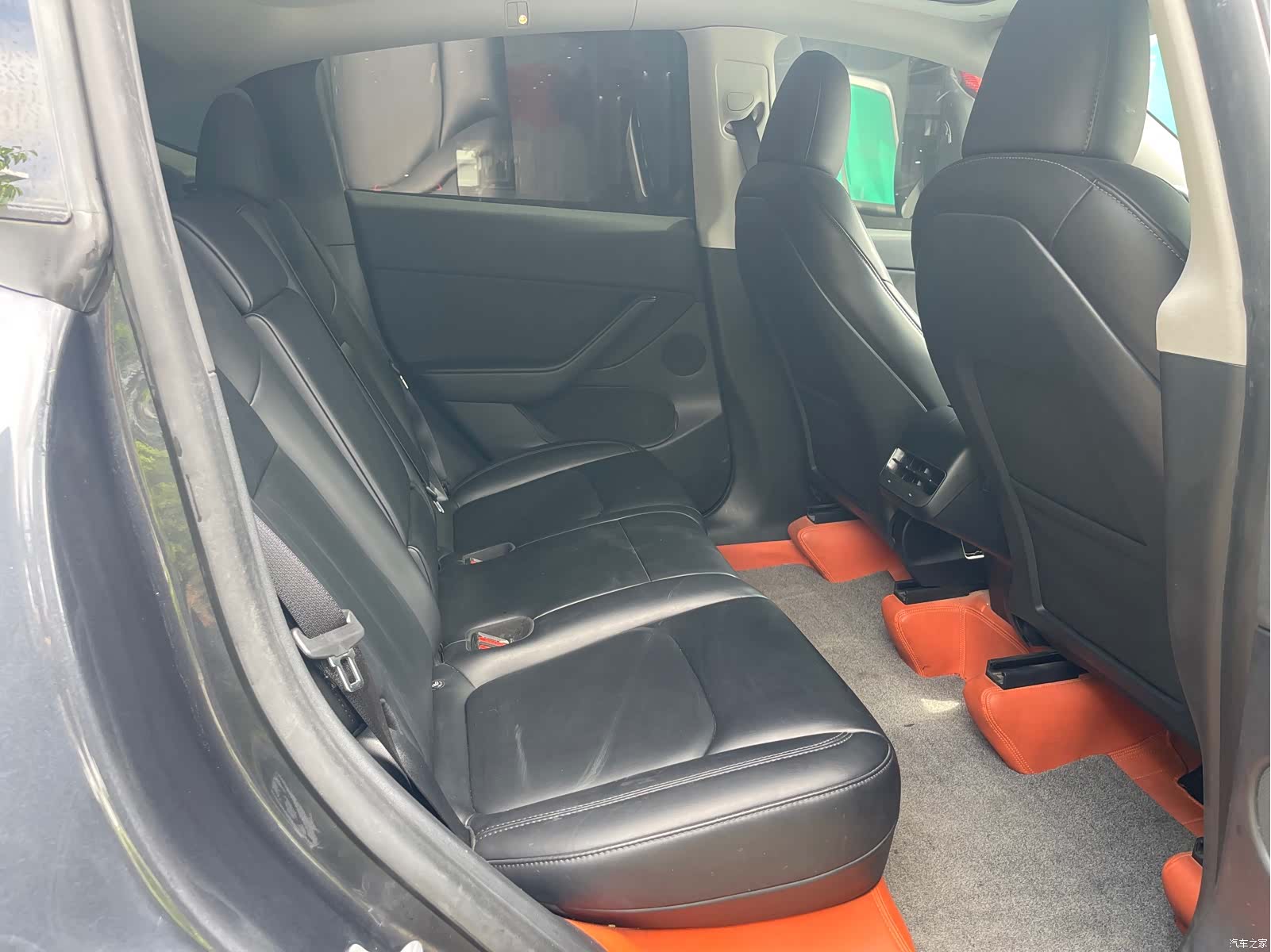 Tesla Model Y, 2024 9