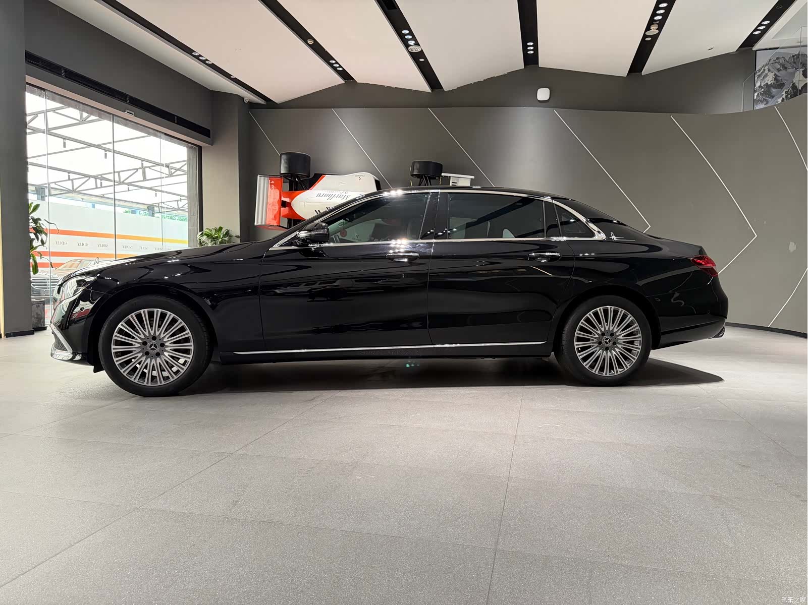 Mercedes-Benz E-Class, 2023 3