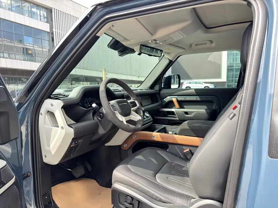 Land Rover guard