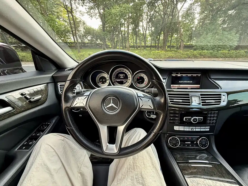Mercedes-Benz CLS Mercedes-Benz CLS