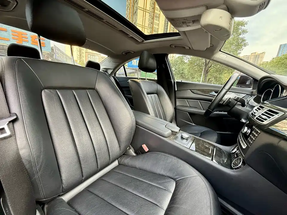 Mercedes-Benz CLS Mercedes-Benz CLS
