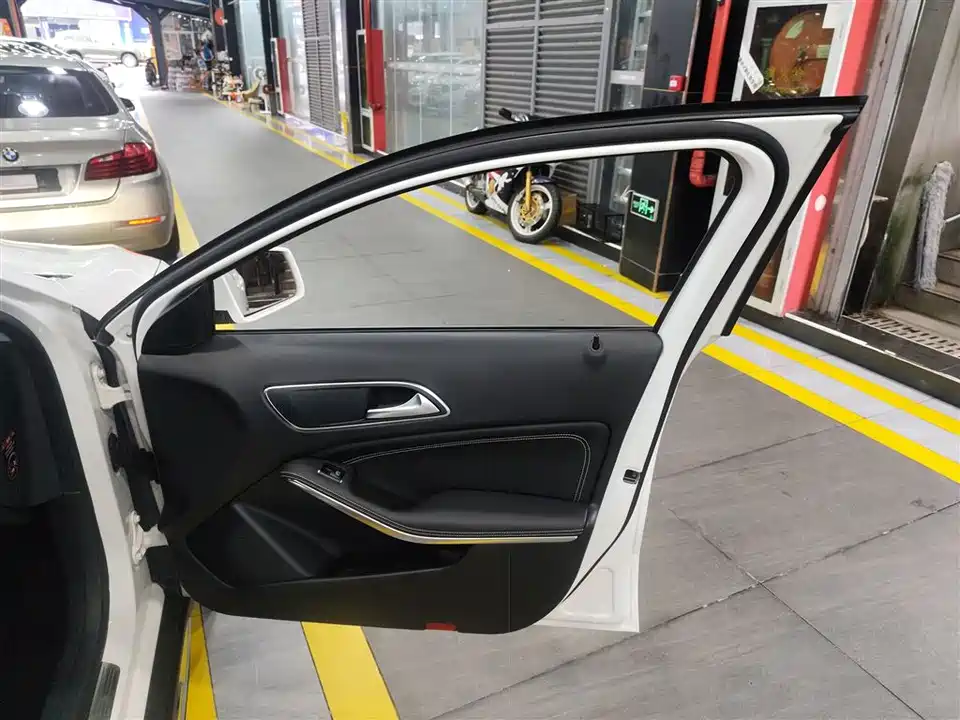 Mercedes-Benz GLA Mercedes-Benz GLA