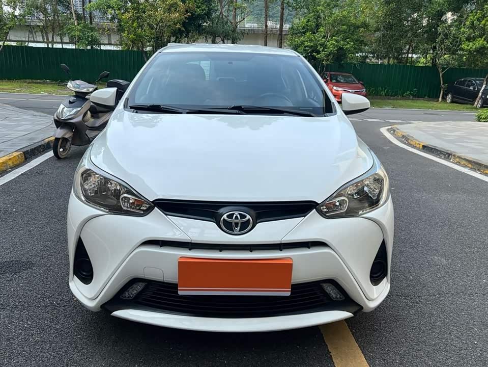 Toyota YARiS L to enjoy