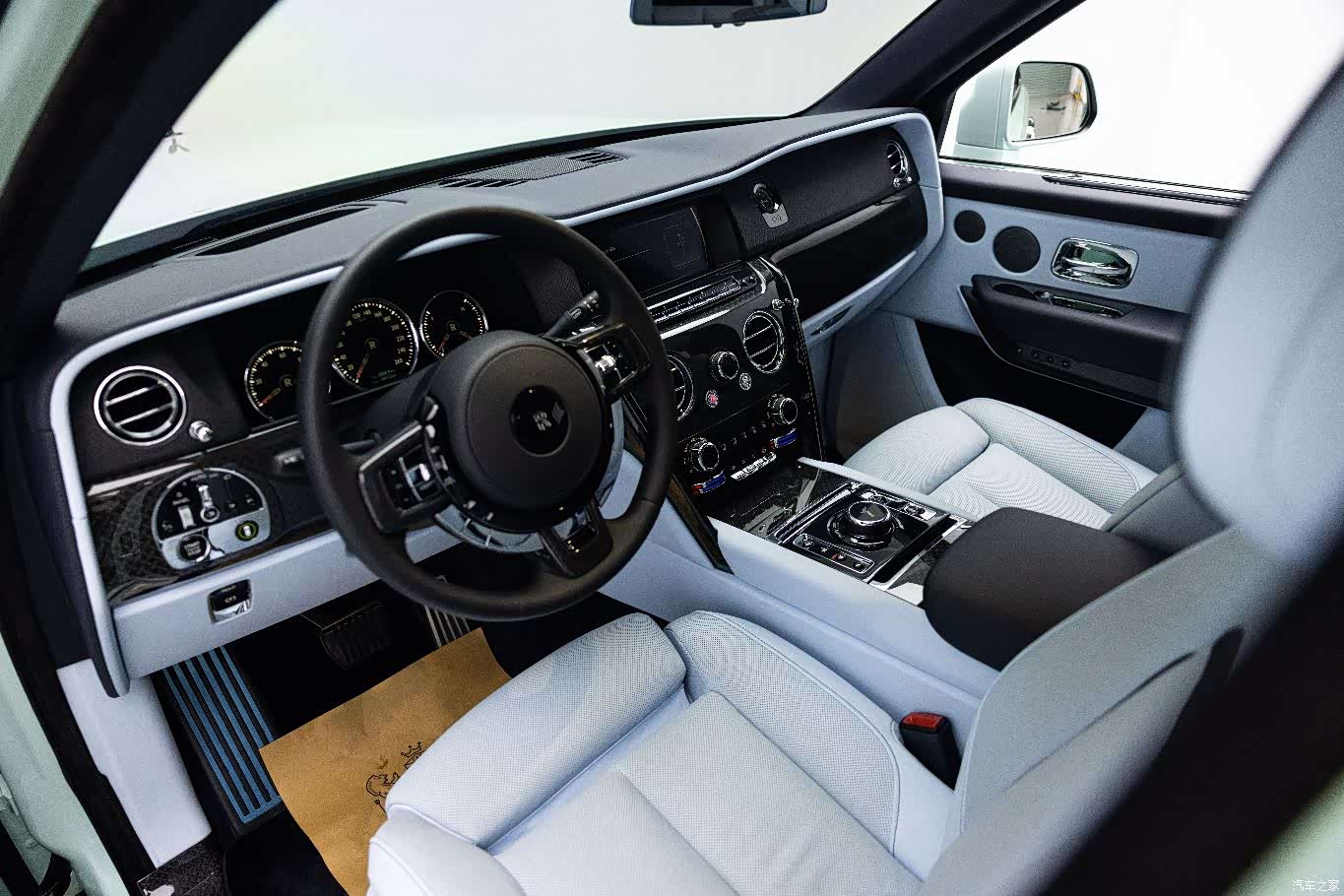 Rolls-Royce Cullinan, 2023 10
