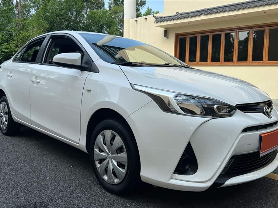 Toyota YARiS L to enjoy