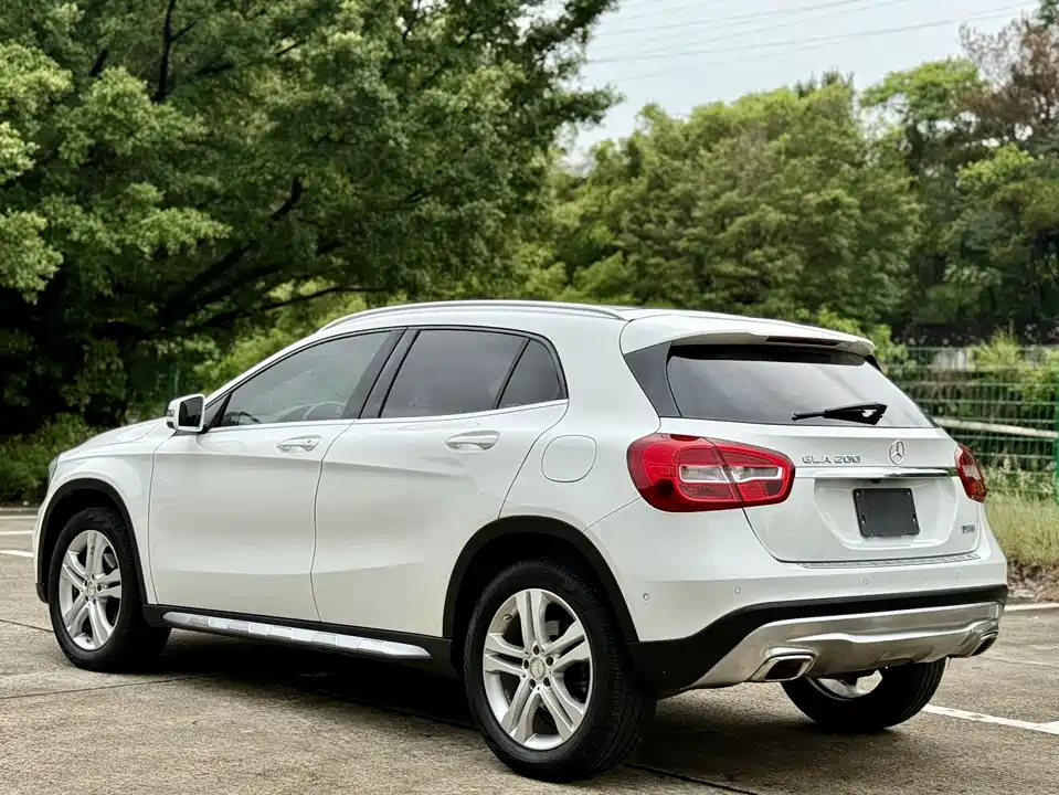 Mercedes-Benz GLA Mercedes-Benz GLA