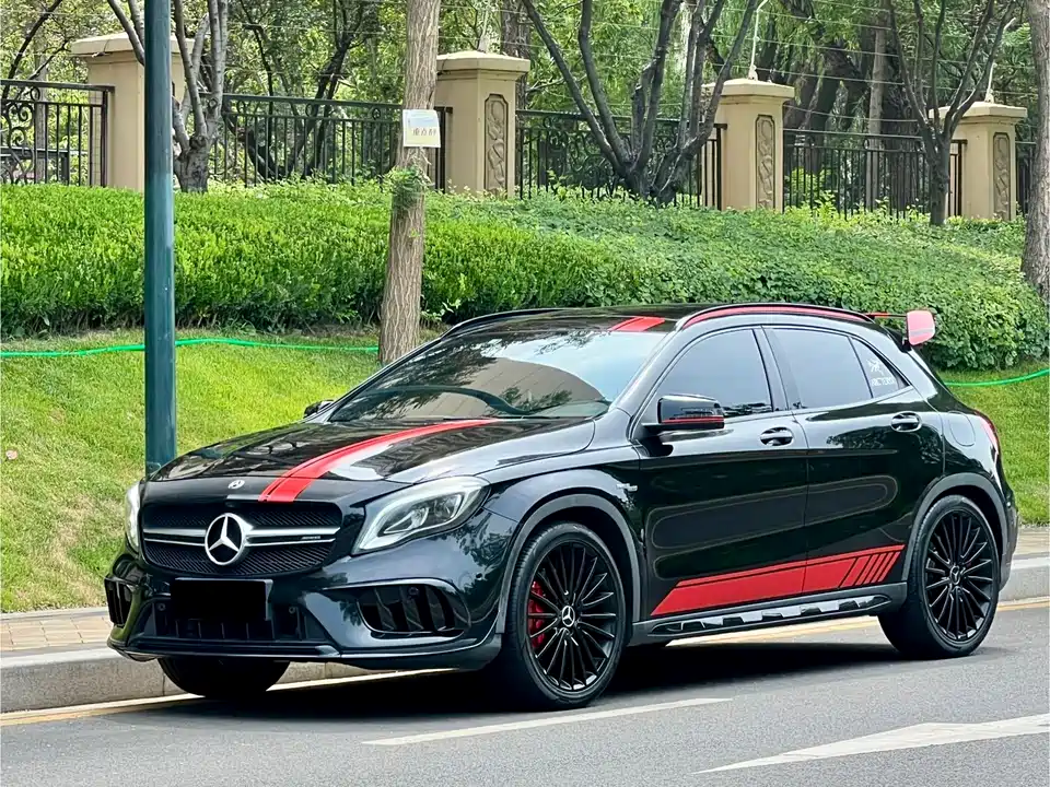 Mercedes-Benz GLA AMG Mercedes-Benz GLA AMG