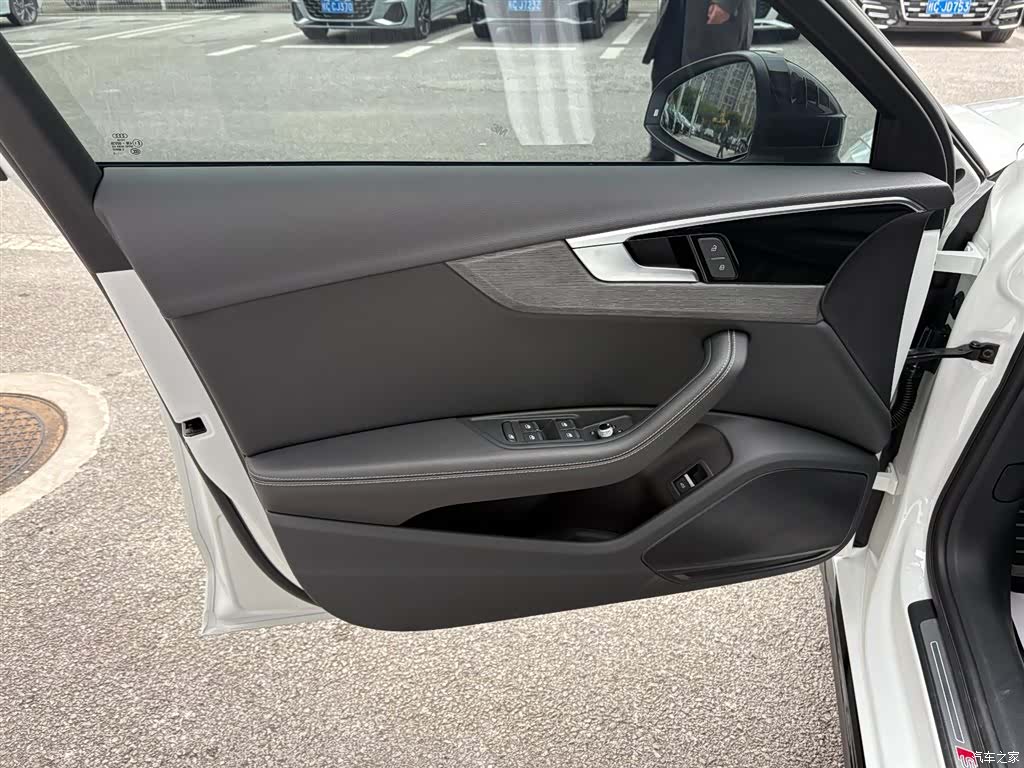 Audi A4L, 2023 14