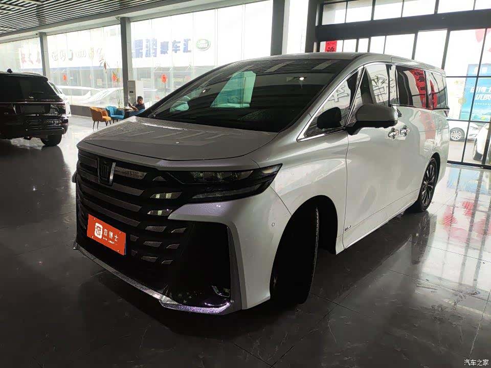 Toyota Vellfire, 2025 1