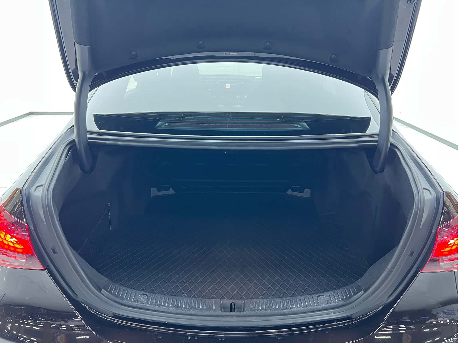 Mercedes-Benz E-Class, 2020 23