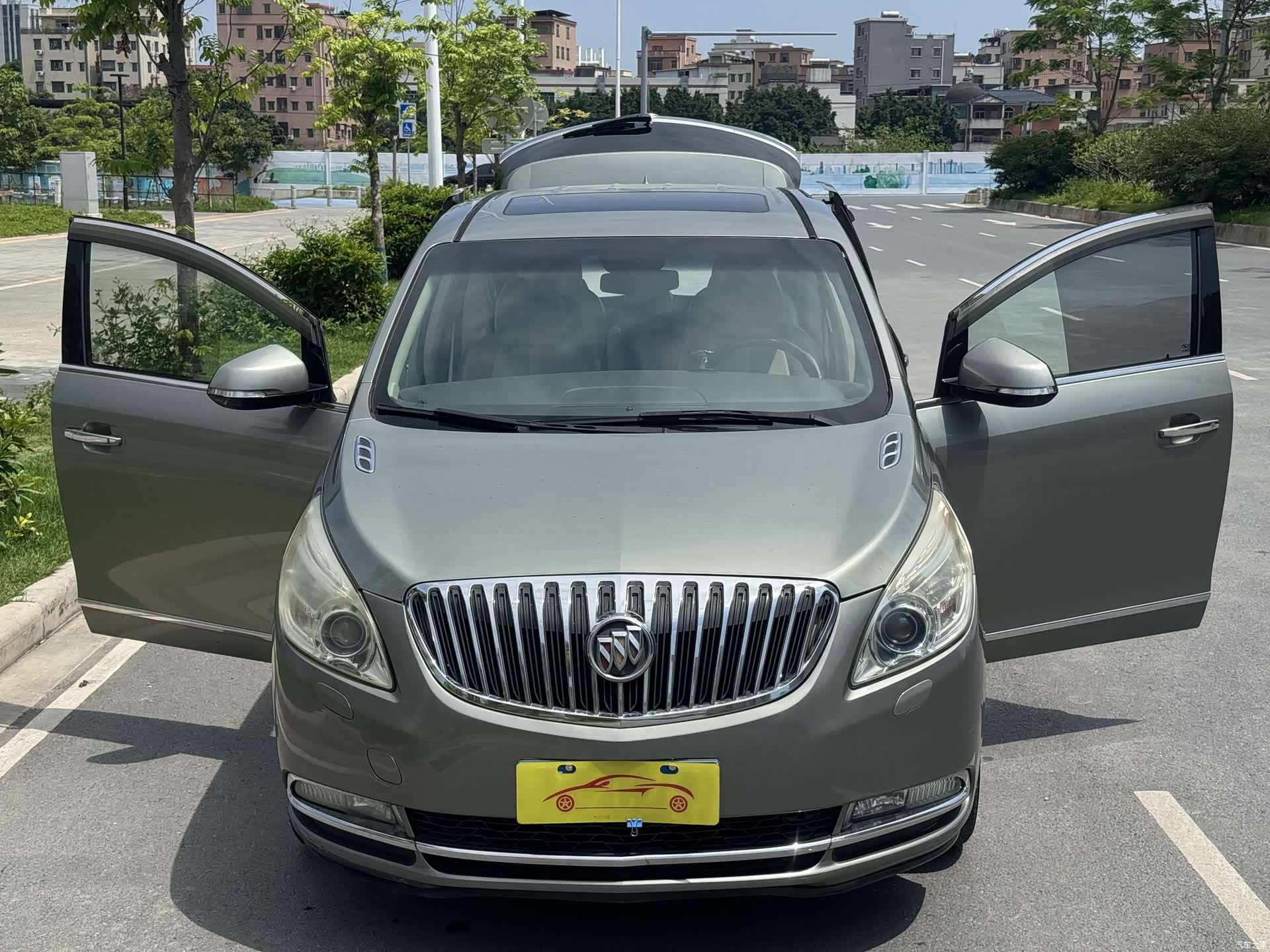 Buick GL8, 2012 4